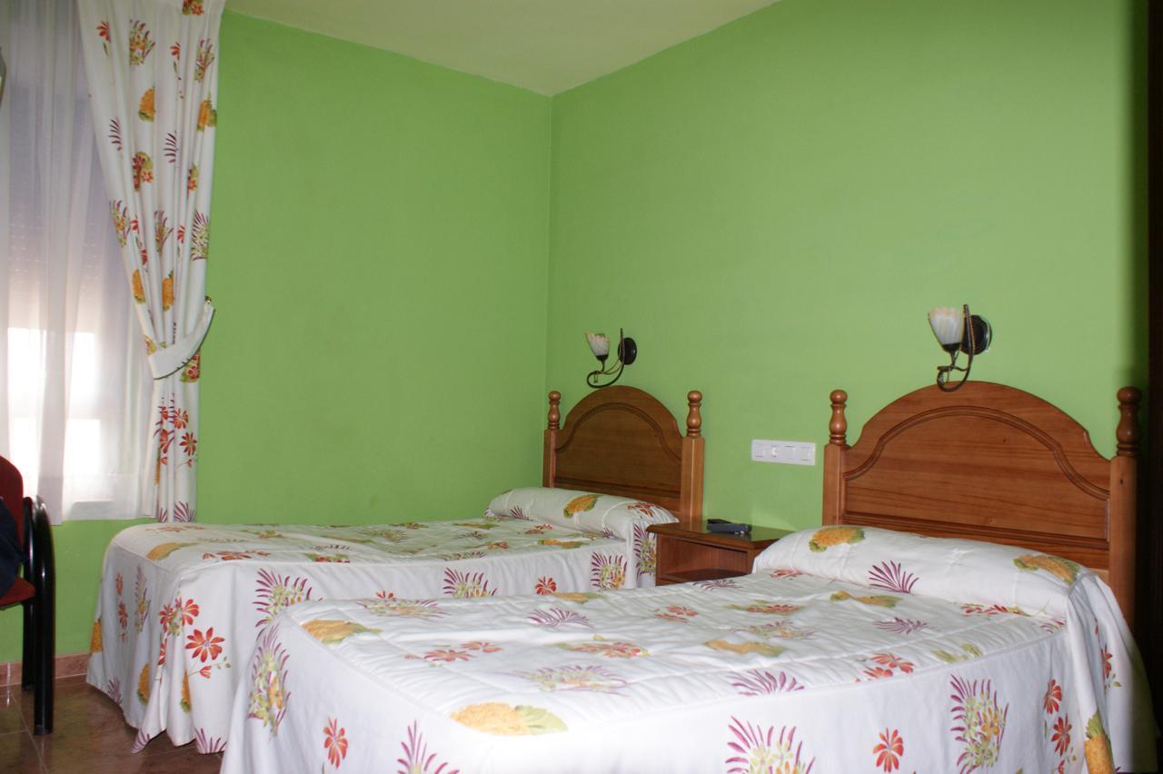 Hostal Carazo Torquemada Buitenkant foto