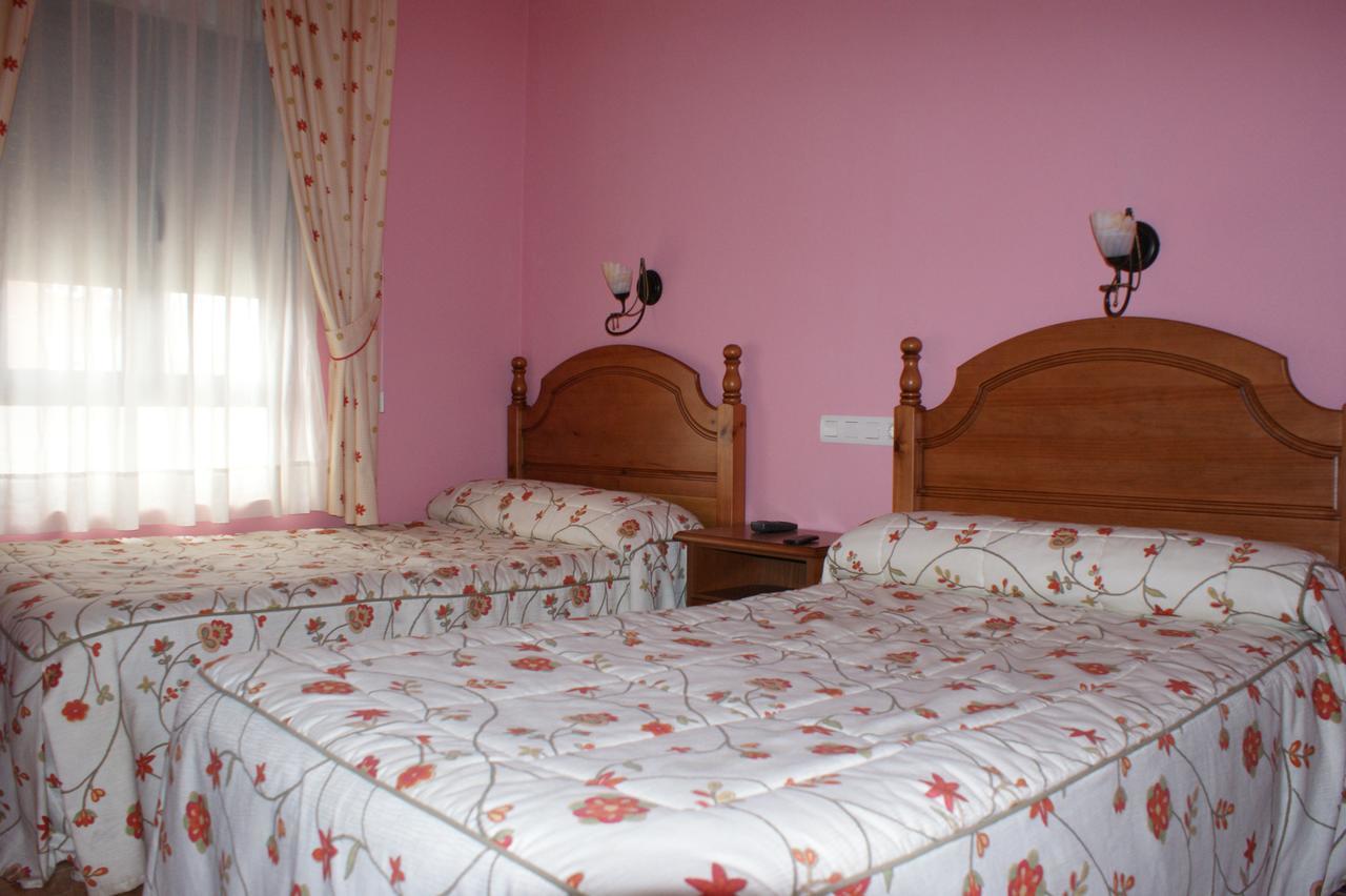 Hostal Carazo Torquemada Buitenkant foto