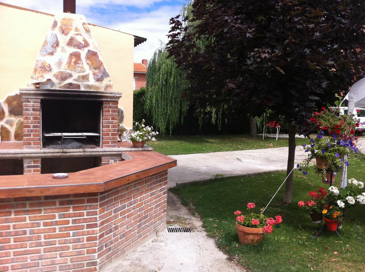 Hostal Carazo Torquemada Buitenkant foto